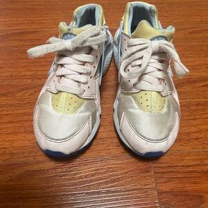 Kids US 3.5Y Nike Huarache Pink Running Shoe